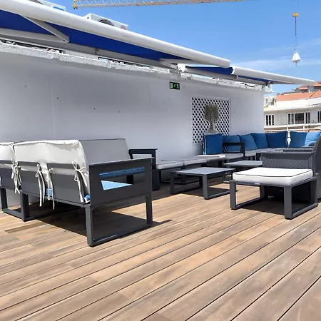 Terrace Special For Groups Up To 19 Guests Гостьовий будинок Лісабон