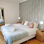 Terrace Special For Groups Up To 19 Guests Гостевой дом Лиссабон